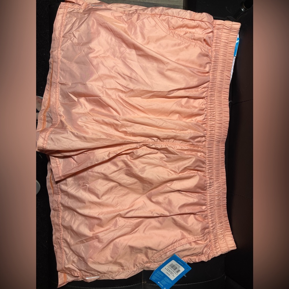 NWT Columbia plus 3x running shorts. Light peach color Alpine chill 5inch inseam